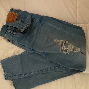 Distressed Levi’s skinny jeans